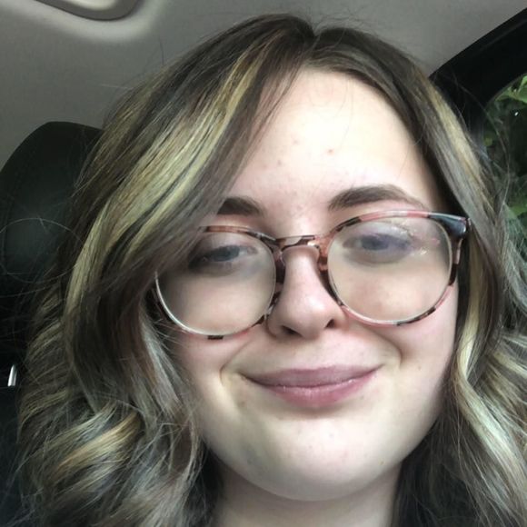 Meet your Posher, Olivia - Picture 1 of 1